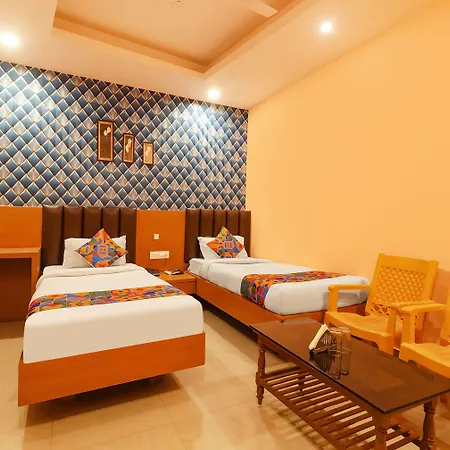 Fabhotel Shanti International-2